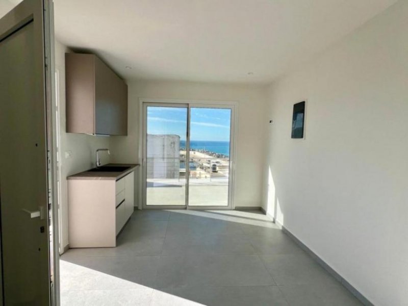 Ierapetra MIT VIDEO! Kreta, Ierapetra: Neu renoviertes Apartmenthaus mit 2 Wohnungen in der Nähe des Hafens zu verkaufen Wohnung kaufen